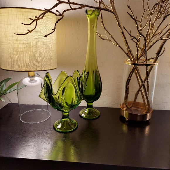 Viking Epic Six Petal Swung Vase & Handkerchief Vase (2 Pieces) - - Picture 2 of 3